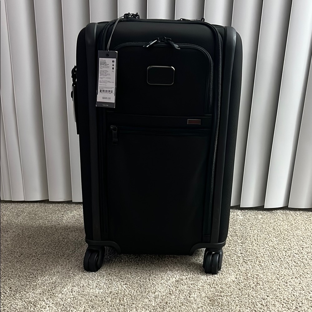 TUMI (ALPHA SERIES) International Expandable 4 Wheeled Carry-On Luggage (Black)